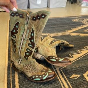 Old gringo cowboy boots.  Great condition. Some wear on toe.